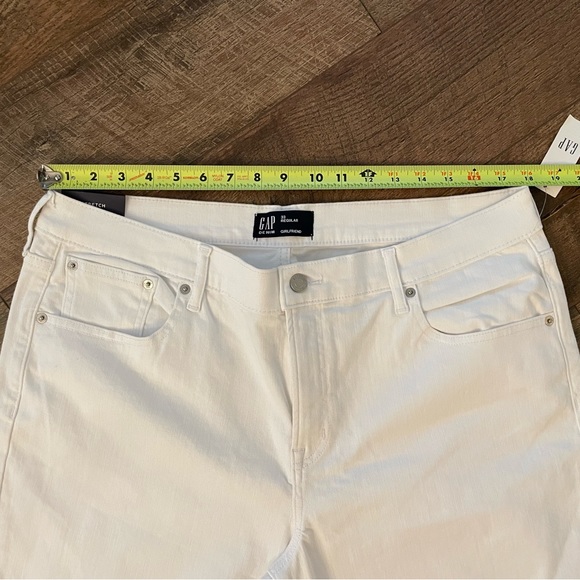 NWT! Gap Girlfiend Jean in White. Size 16/33. - Picture 10 of 12
